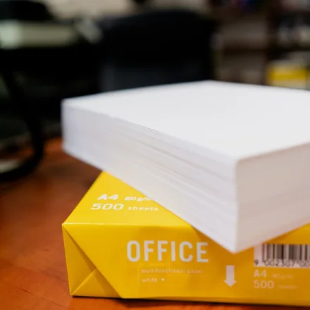 Ryza papieru A4 do ksero i druku dokumentów